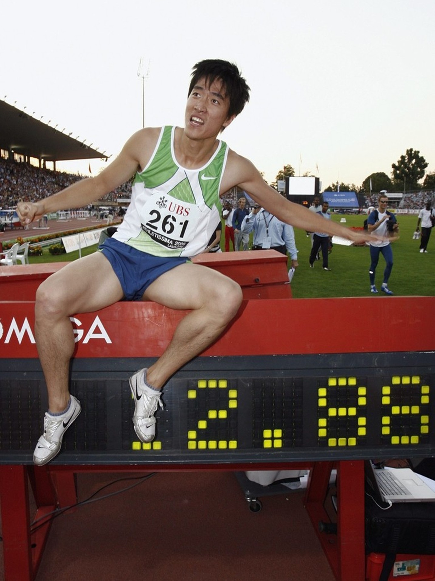 体育天才选手屡创佳绩一骑绝尘,全场震撼 体育天才选手屡创佳绩一骑绝尘,全场震撼