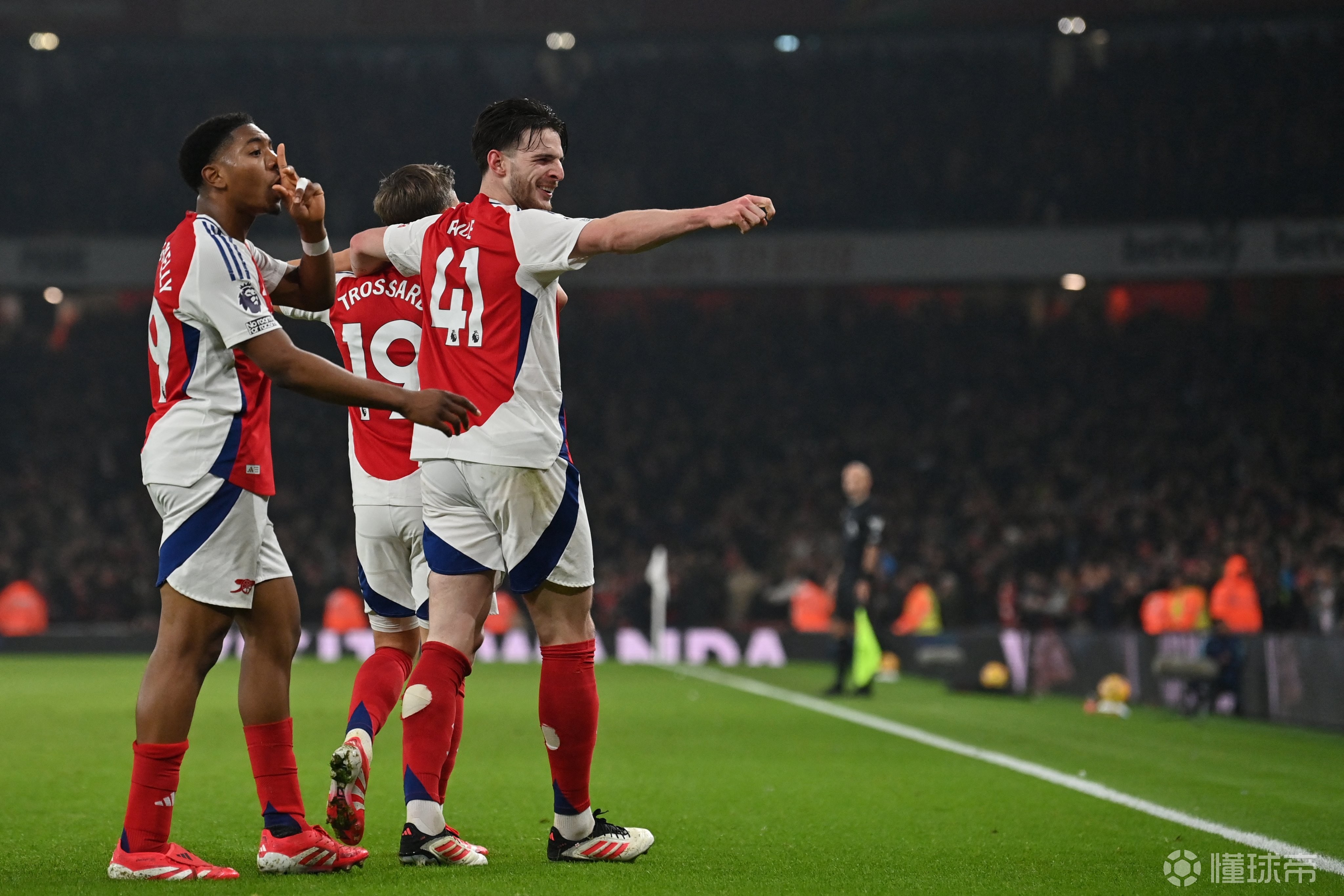 阿森纳主场击败谢菲联,保持不败纪录,掌声雷动 阿森纳主场击败谢菲联,保持不败纪录,掌声雷动