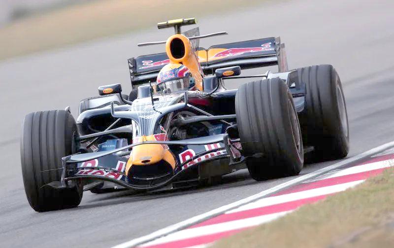 红牛车队轻取雷诺车队，汉密尔顿带队取胜