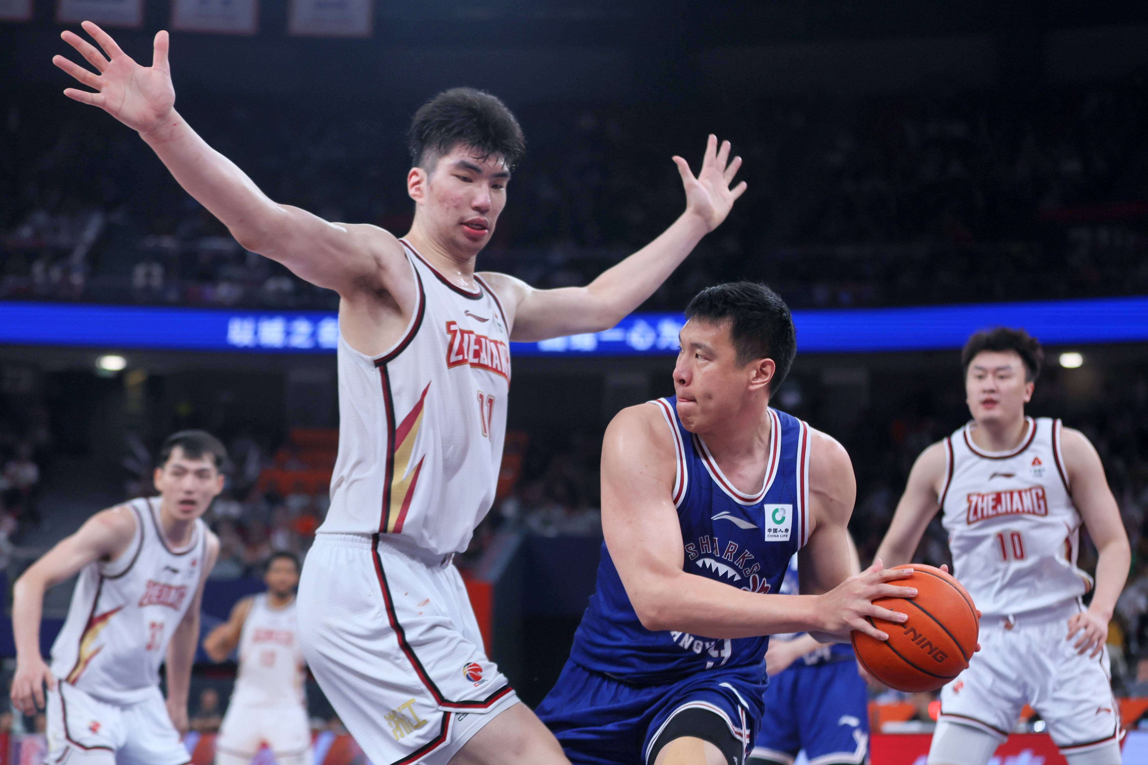 开云官网-上海队力克浙江队，东契奇点燃赛场